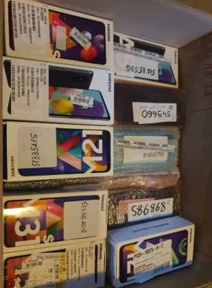 Samsung Mixed Cell Phones & Watches, Tabs, Untested Customer Returns - Wholesale Liquidation Pallets | Pallet liquidations near me